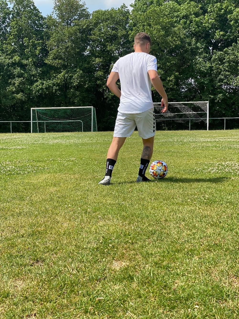 KB Socken Rutschfeste Fußballsocken mit gummierten Noppen 2 Paar 50% Rabatt mit kostenlosem Versand
