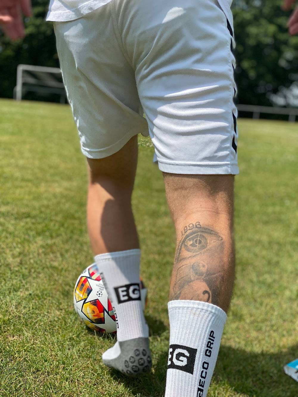 KB Socken Rutschfeste Fußballsocken mit gummierten Noppen 2 Paar 50% Rabatt mit kostenlosem Versand