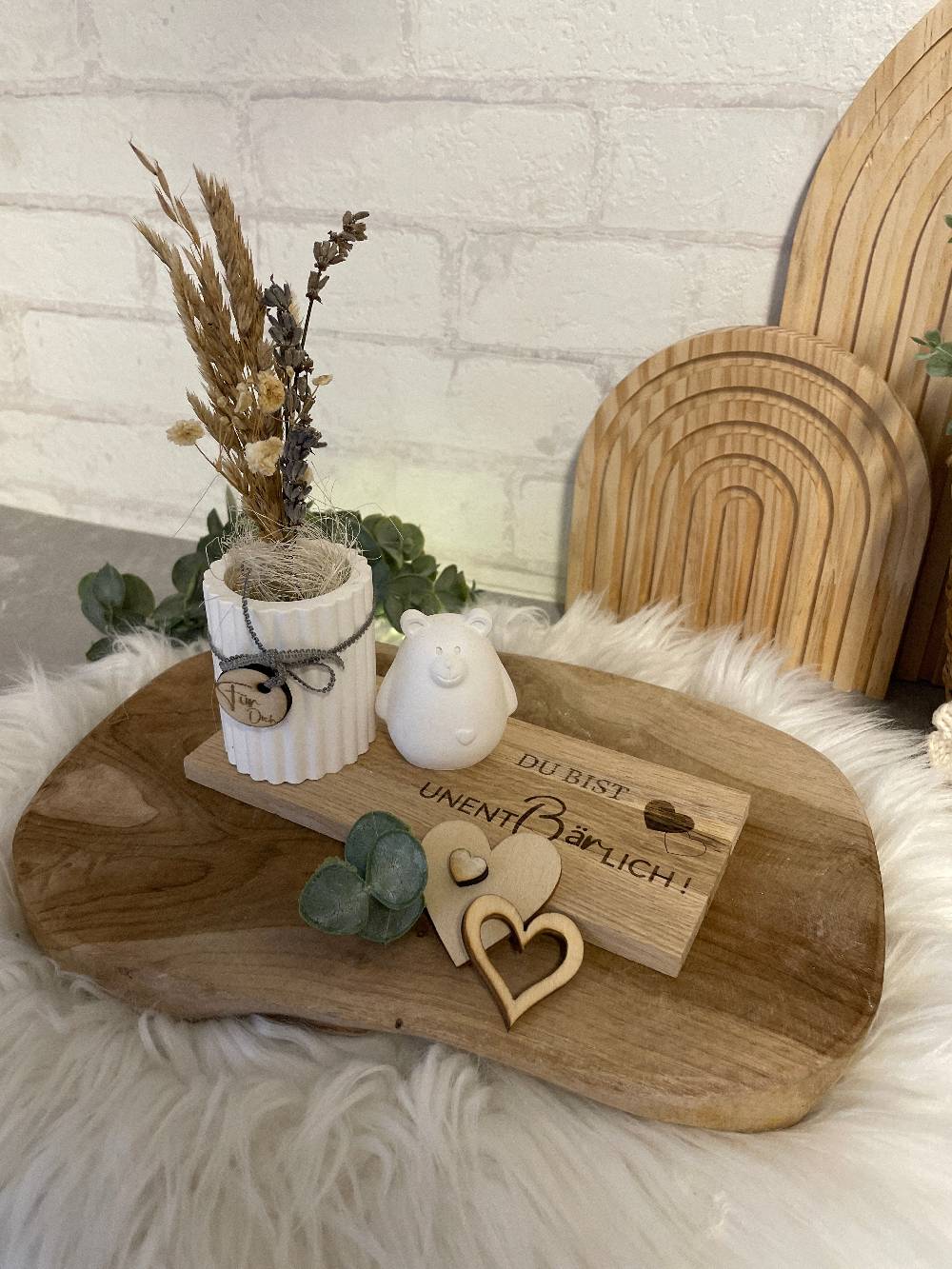 KB Socken Vase mit Bär auf Holztablett, Trockenblumen, Gravur, " Du bist unentbärlich," Geschenk Frau, Mitbringsel, Geschenke aus Holz und Keraflott Online Shopping