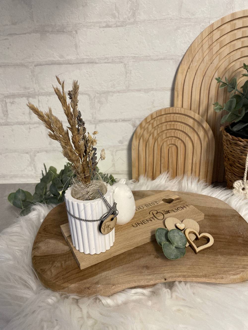 KB Socken Vase mit Bär auf Holztablett, Trockenblumen, Gravur, " Du bist unentbärlich," Geschenk Frau, Mitbringsel, Geschenke aus Holz und Keraflott Online Shopping