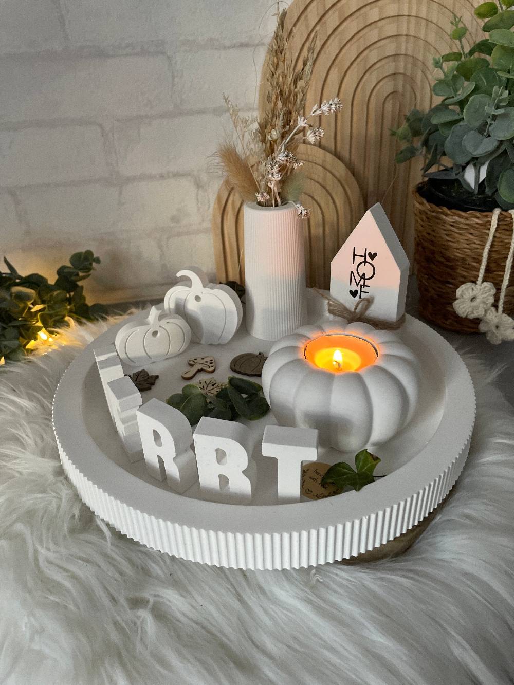 KB Socken Herbst Teller Set rund mit Kürbisse, Vase, Trockenblumen und Buchstaben "Herbst" Beton Kerafkott, Deko Wohnzimmer, Geschenk, Mitbringsel Exklusivangebot