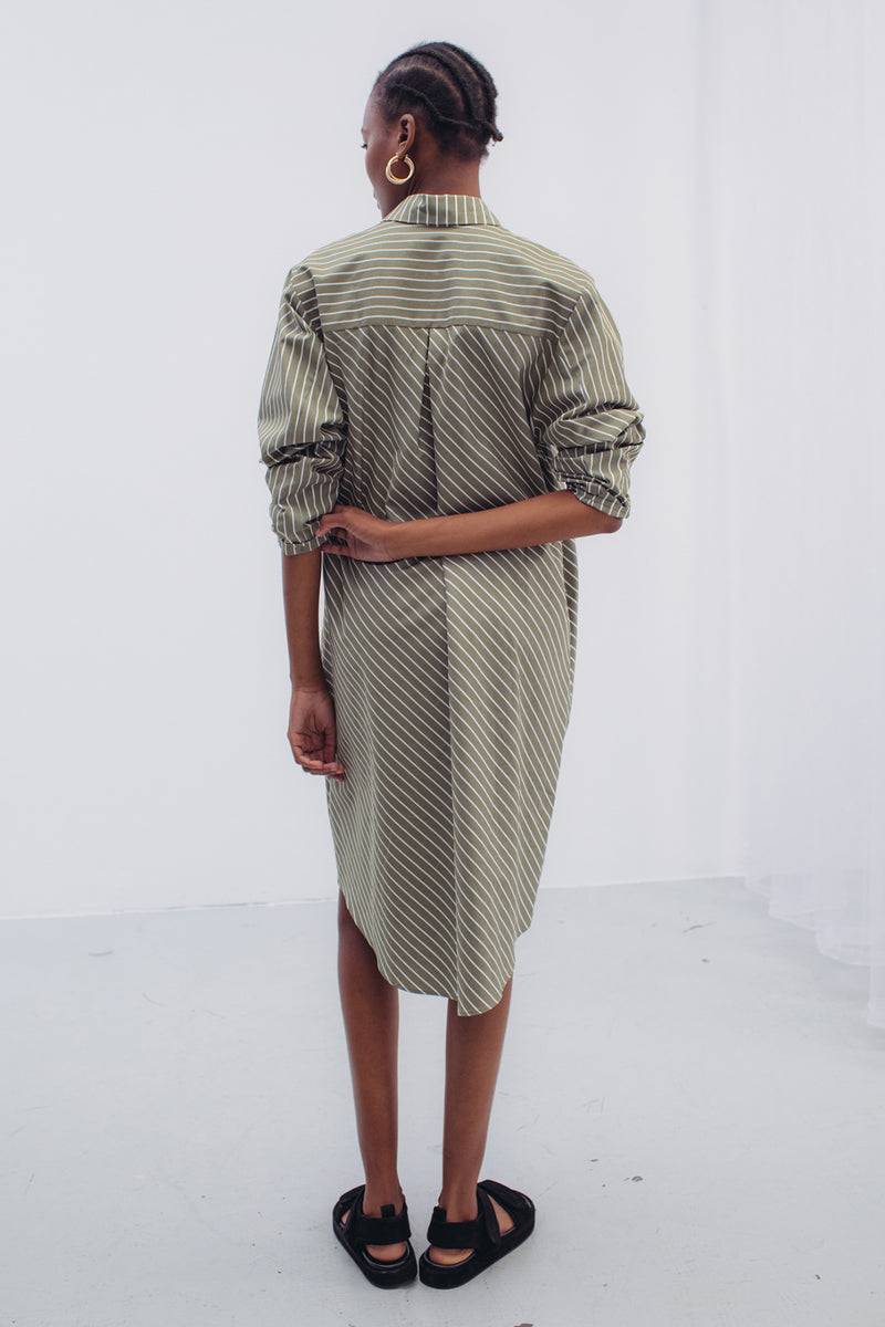 Mykke Hofmann Bio-Baumwoll-Popeline-Kleid Keila in Salbei-grün Saisonschlussverkauf