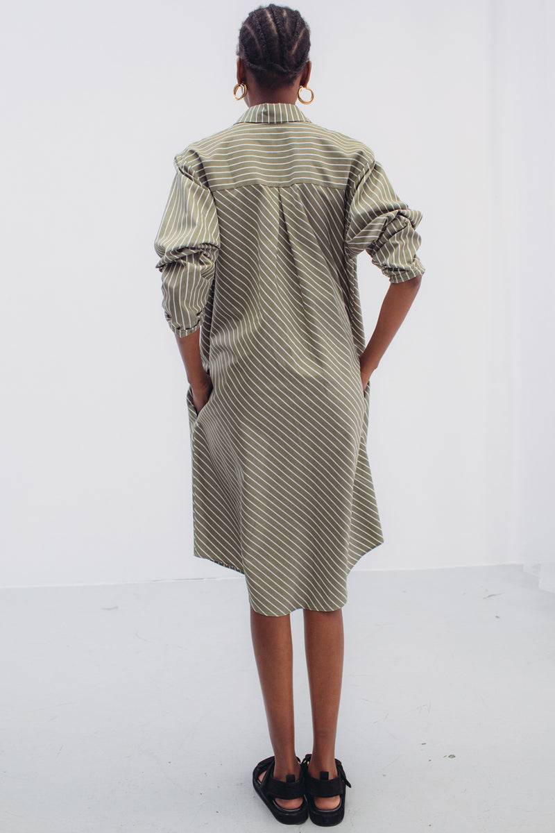 Mykke Hofmann Bio-Baumwoll-Popeline-Kleid Keila in Salbei-grün Saisonschlussverkauf