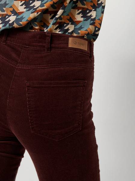 TONI Fashion Style »be loved« dark red Cordhose mit hohem Bund im Angebot