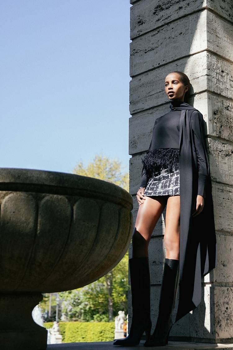 Sly 010 Schlichtes Top mit Federbesatz Neueste Stile