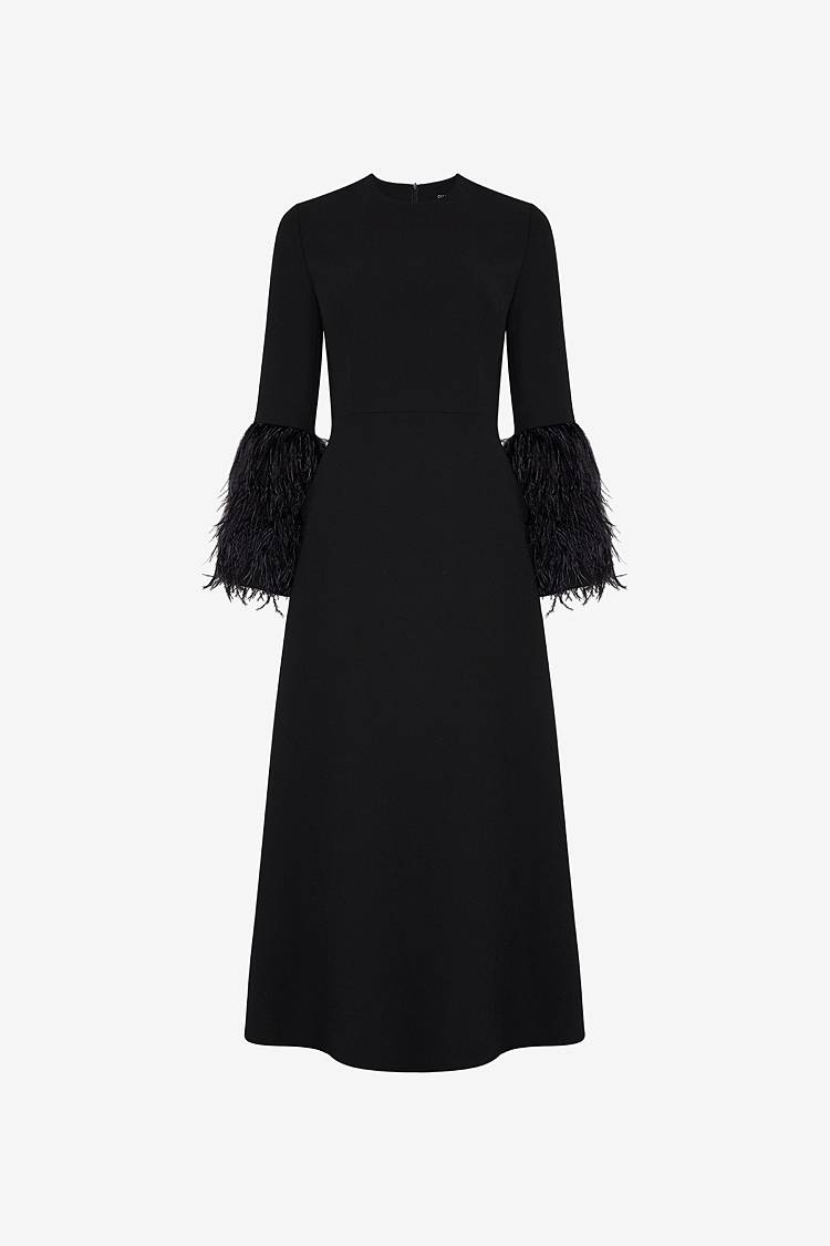 Sly 010 Langes tailliertes Kleid mit Federbesatz Letzter Tag