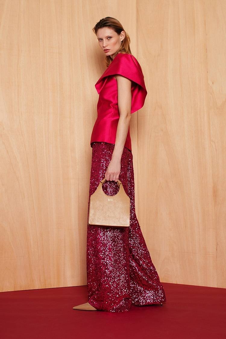 Sly 010 Tailliertes Top mit Volantärmel Valentinstagsangebot