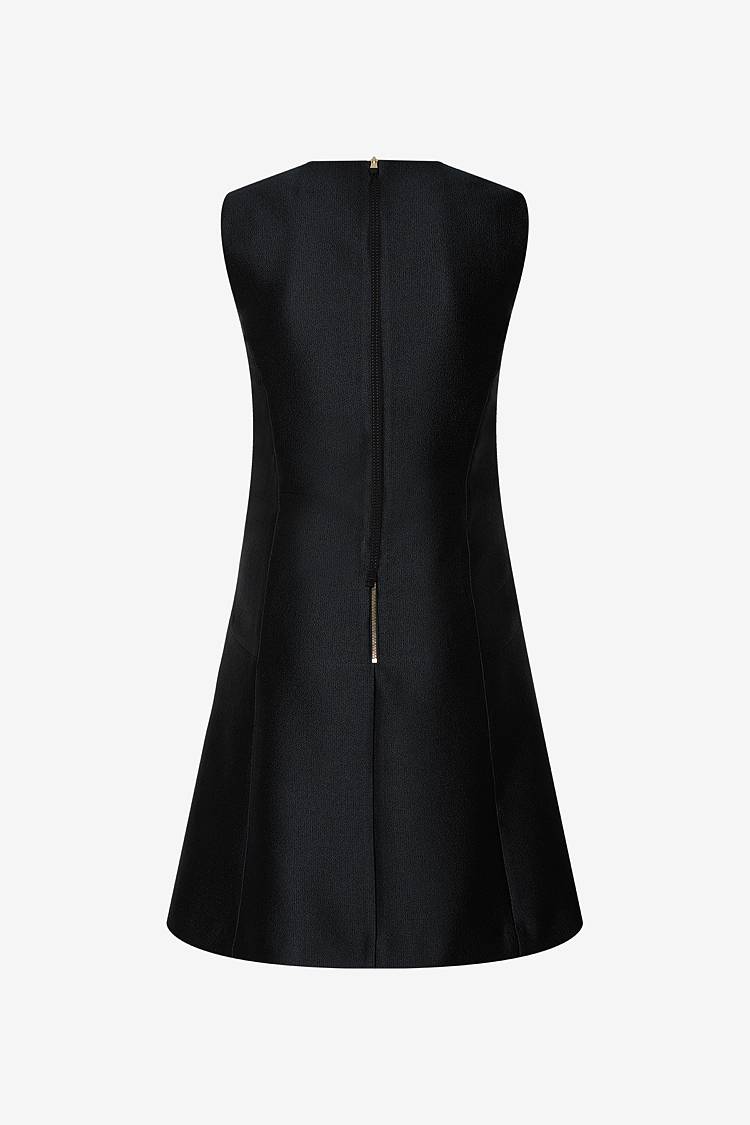 Sly 010 Ärmelloses tailliertes Kleid mit Kellerfalte Zeitlich begrenztes Angebot