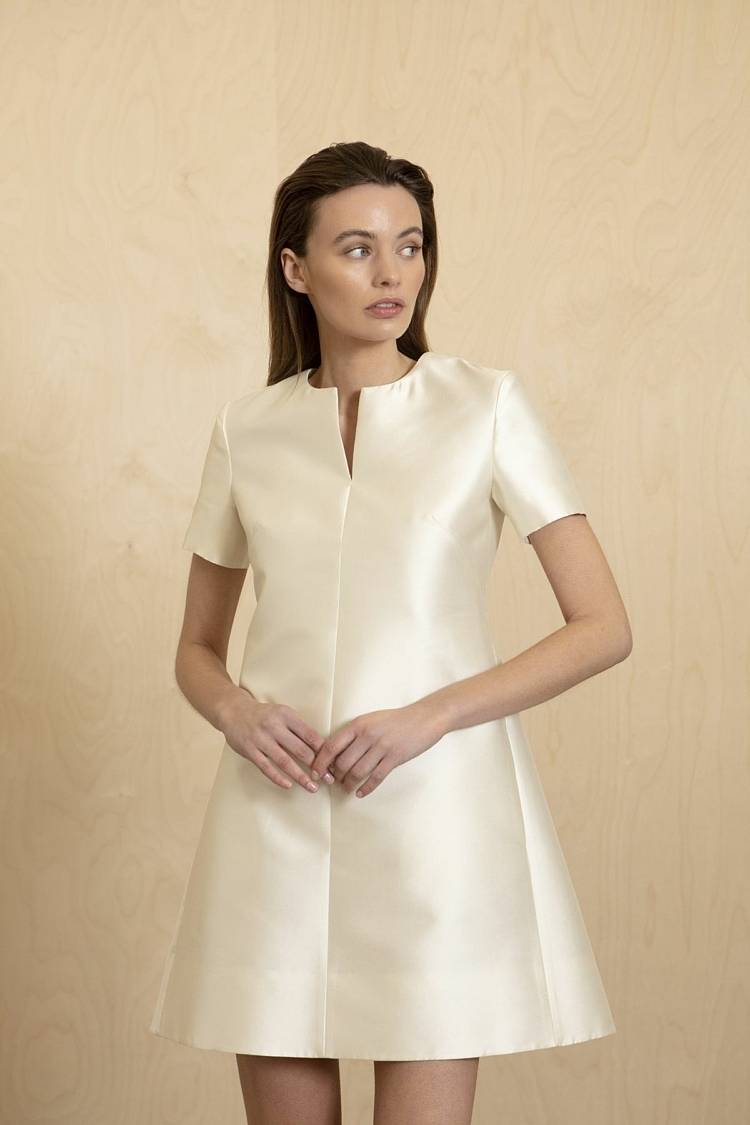 Sly 010 Elegantes minimaltisches Hochzeitskleid in weiter A-Linie Hotsell