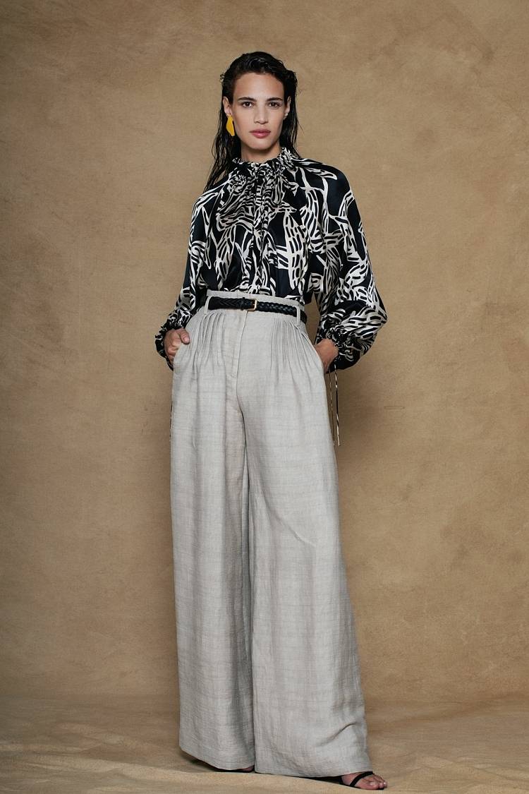 Sly 010 Seidenbluse mit gekräuseltem Kragen Im Verkauf