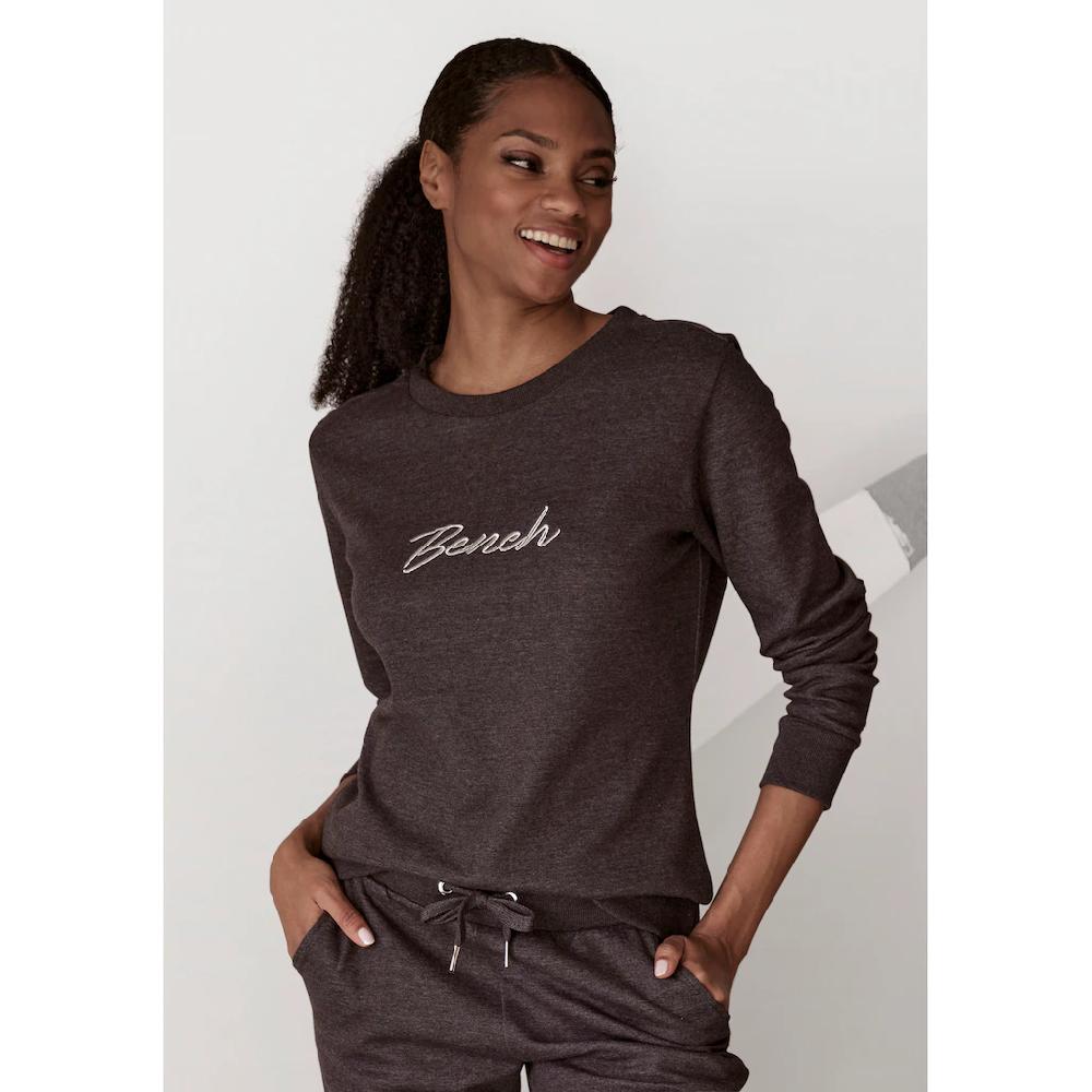 Bench. Loungewear Sweatshirt mit glänzender Logostickerei Loungewear Riesige Rabatte